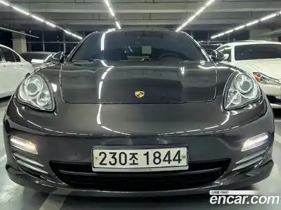 Porsche Panamera, 2011