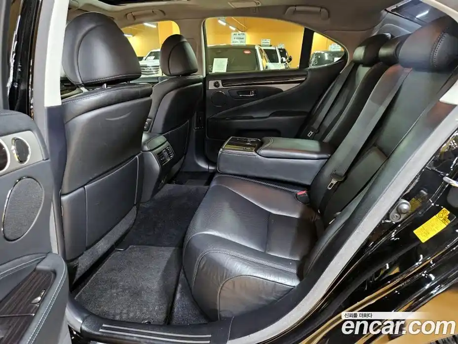 Lexus LS 2014 4.6 Автомат в Москве № 214808, фото 11