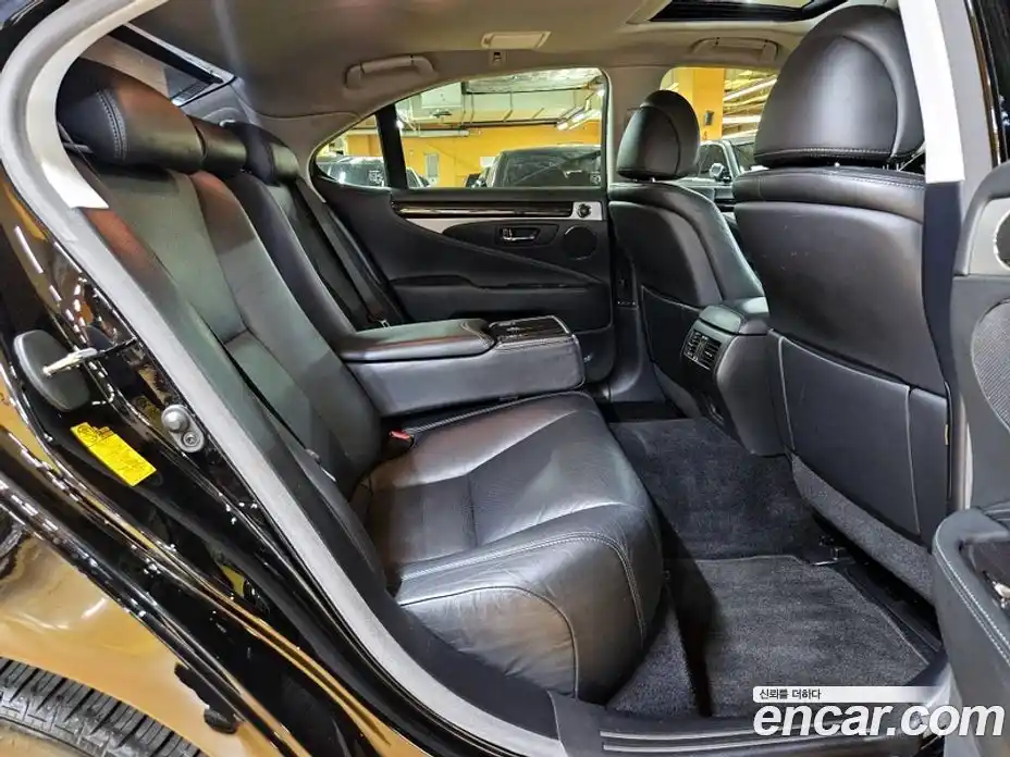 Lexus LS 2014 4.6 Автомат в Москве № 214808, фото 12