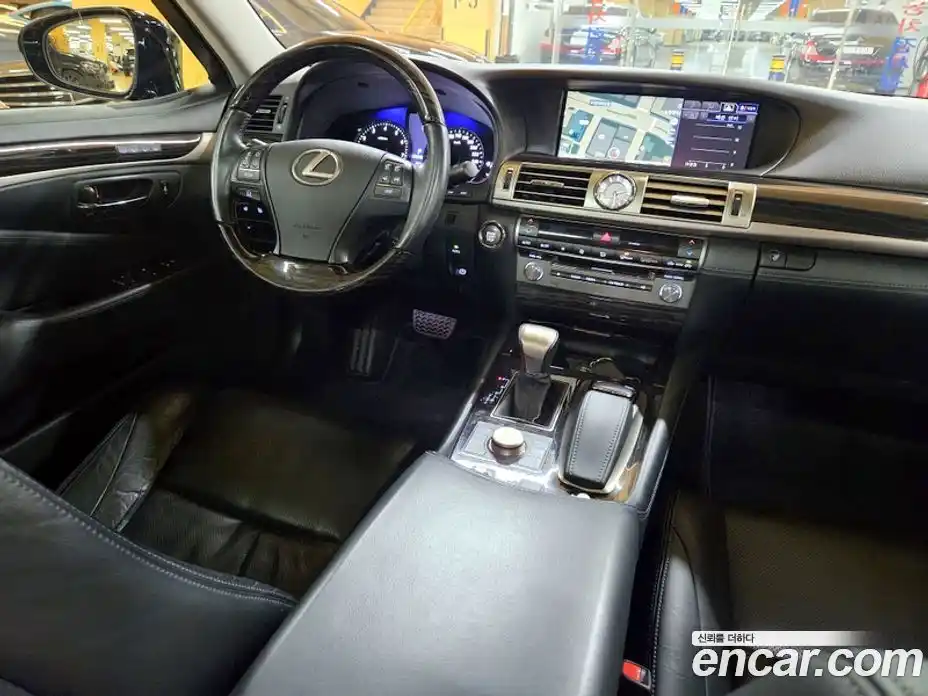Lexus LS 2014 4.6 Автомат в Москве № 214808, фото 14