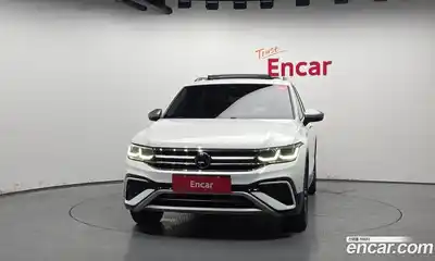 Volkswagen Tiguan 2023 2.0 Автомат в Москве № 214993, миниатюра 3