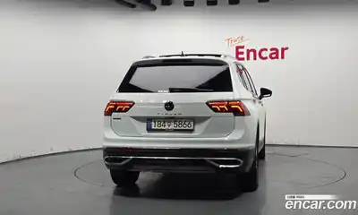 Volkswagen Tiguan 2023 2.0 Автомат в Москве № 214993, миниатюра 4