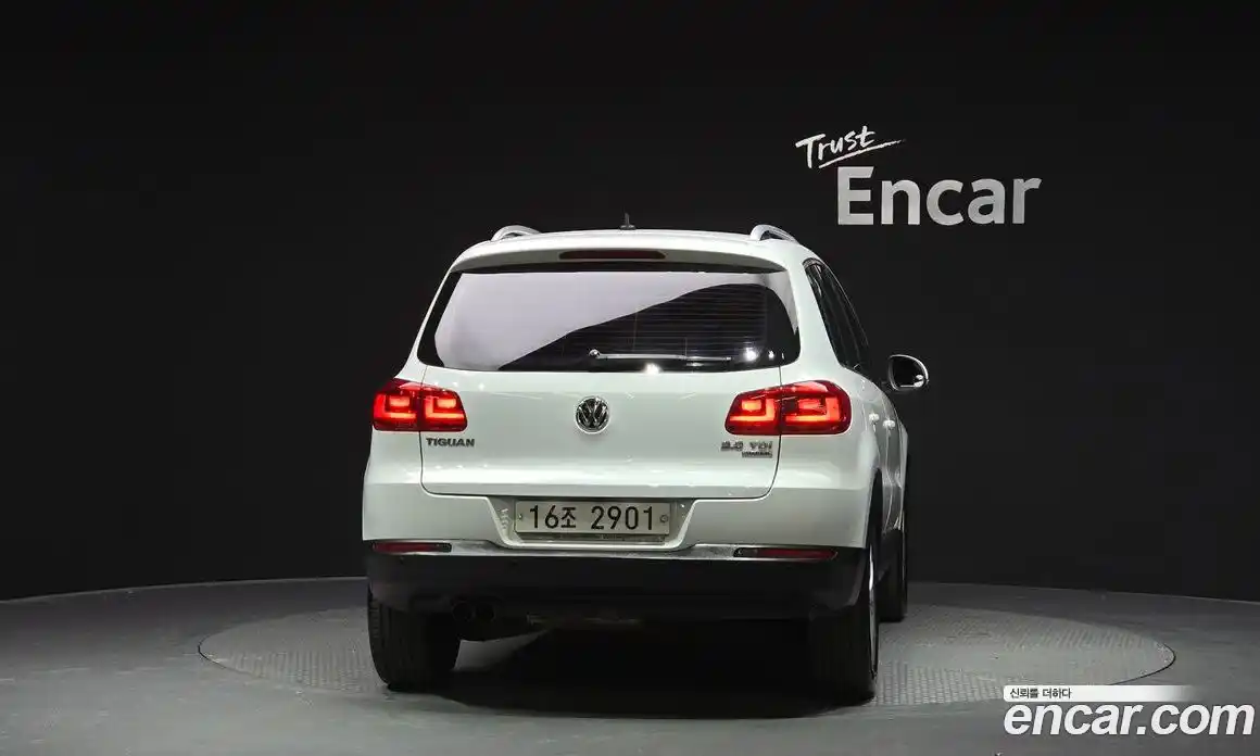 Volkswagen Tiguan 2015 2.0 Автомат в Москве № 228733, фото 13