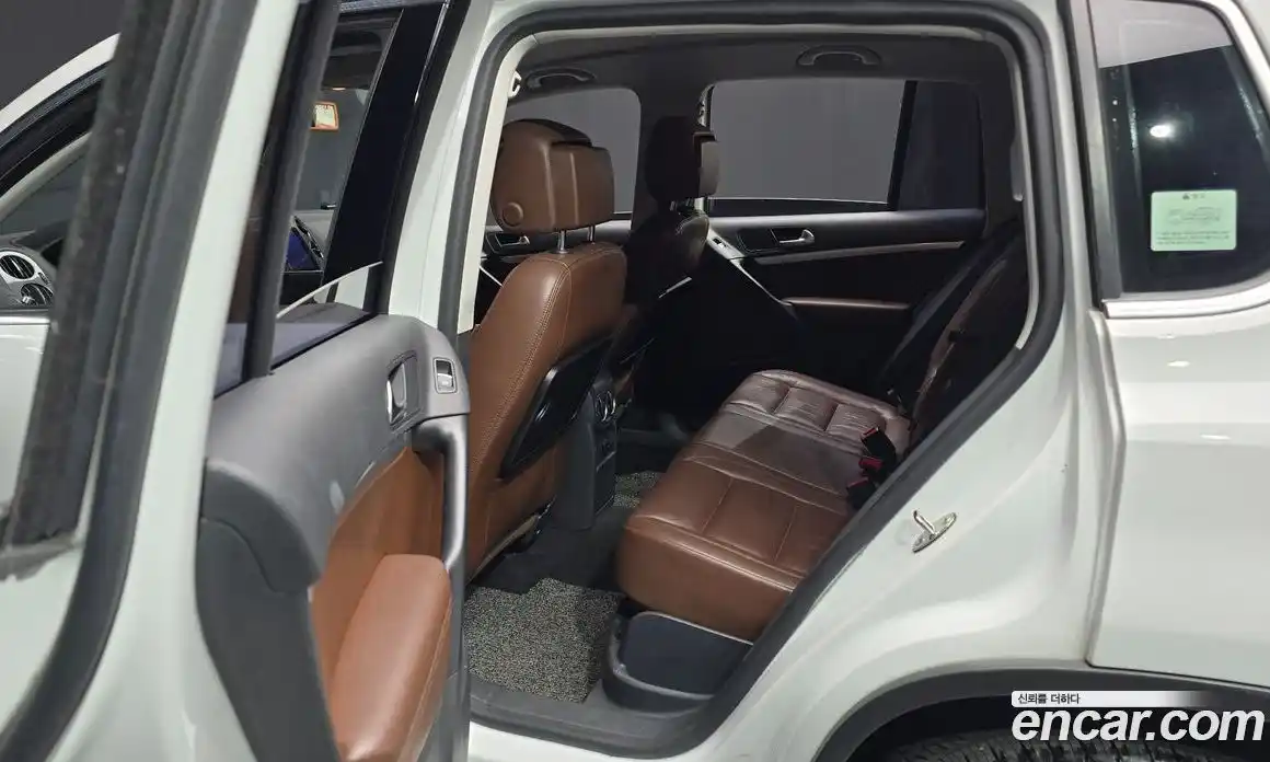 Volkswagen Tiguan 2015 2.0 Автомат в Москве № 228733, фото 14