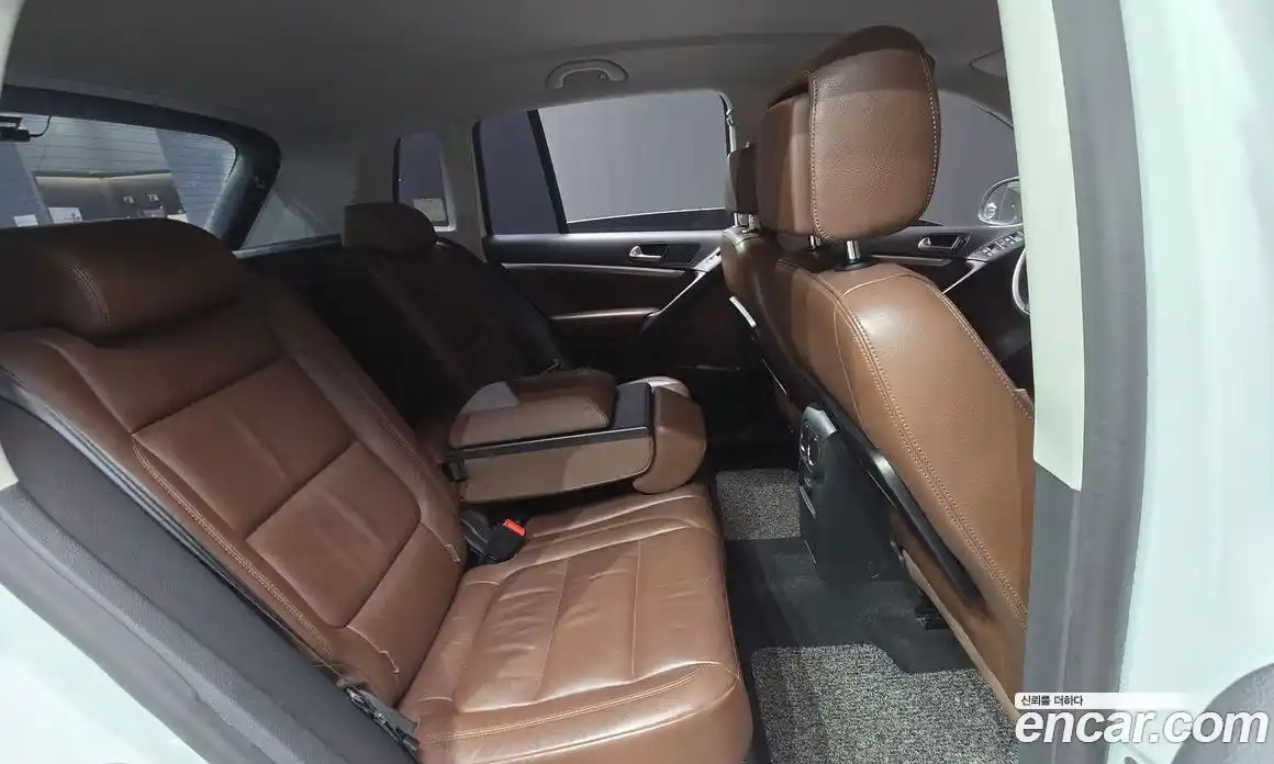 Volkswagen Tiguan 2015 2.0 Автомат в Москве № 228733, фото 16