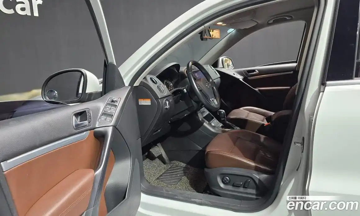 Volkswagen Tiguan 2015 2.0 Автомат в Москве № 228733, фото 19