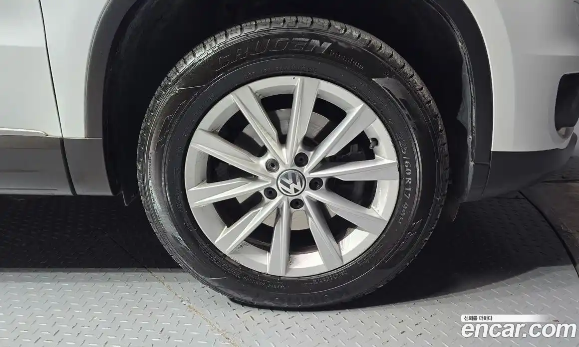 Volkswagen Tiguan 2015 2.0 Автомат в Москве № 228733, фото 20