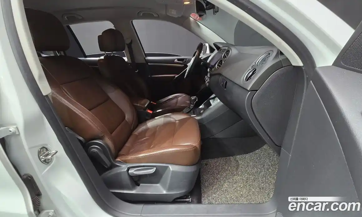 Volkswagen Tiguan 2015 2.0 Автомат в Москве № 228733, фото 4