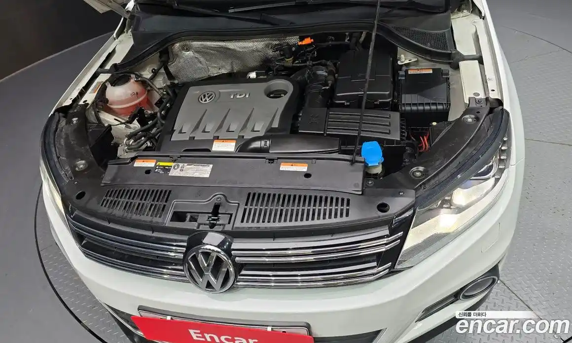 Volkswagen Tiguan 2015 2.0 Автомат в Москве № 228733, фото 5