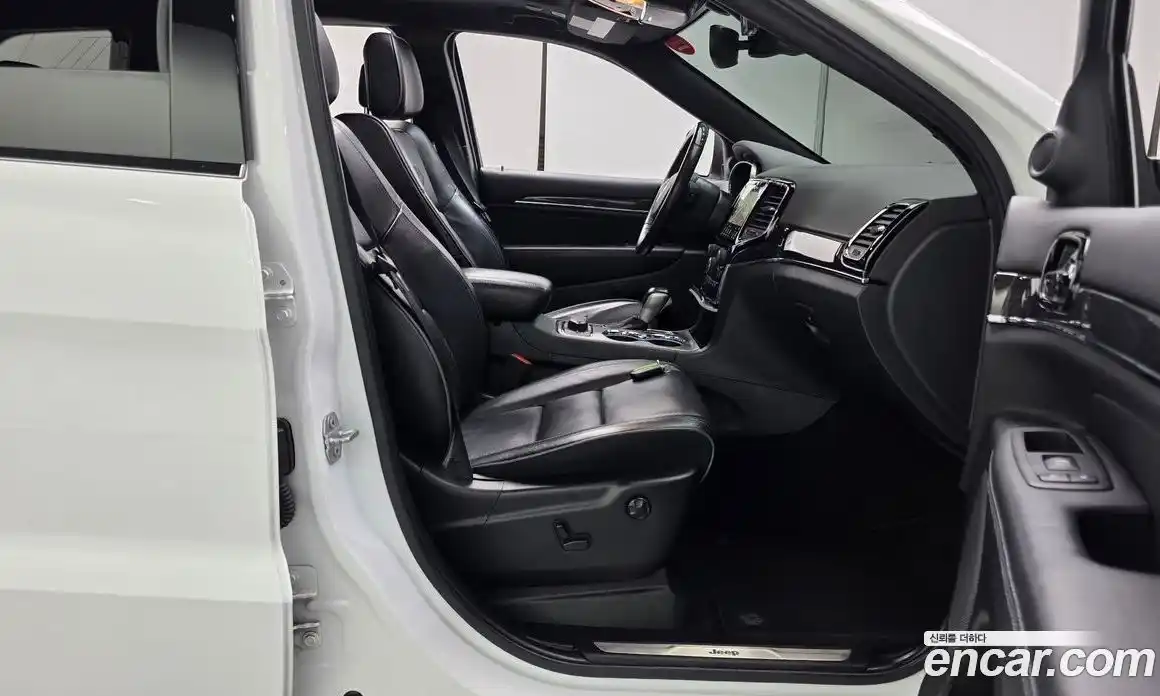 Jeep Cherokee 2020 3.6 Автомат в Москве № 232543, фото 12