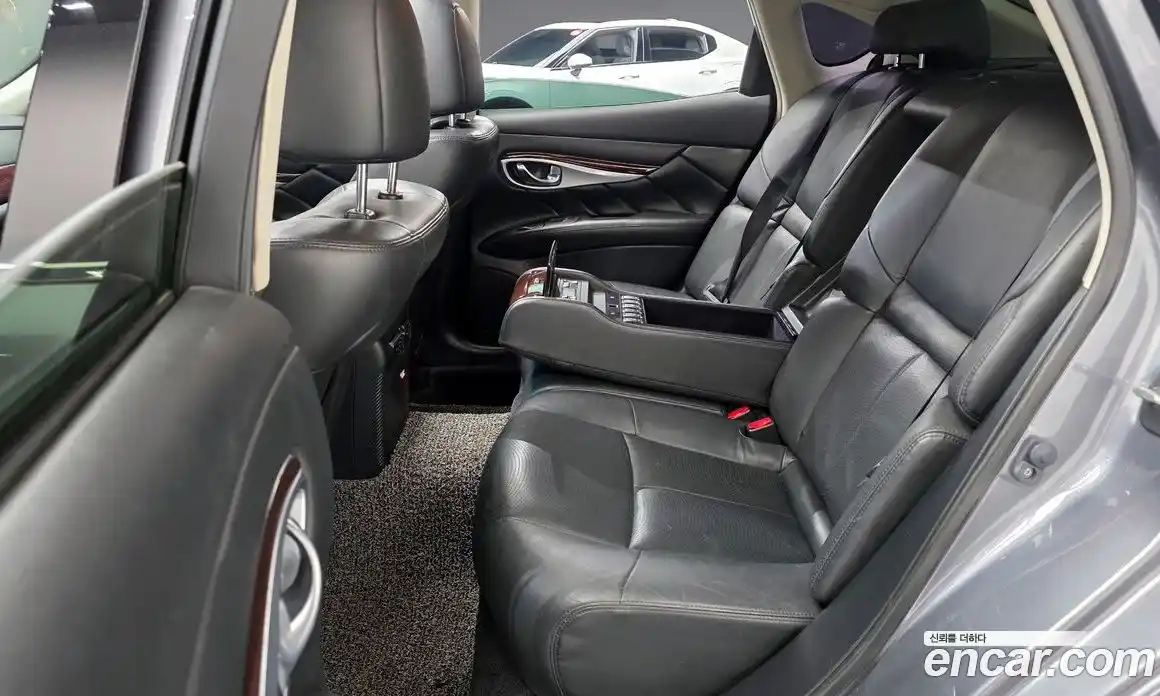 Infiniti Q70 2016 3.7 Автомат в Москве № 269951, фото 3