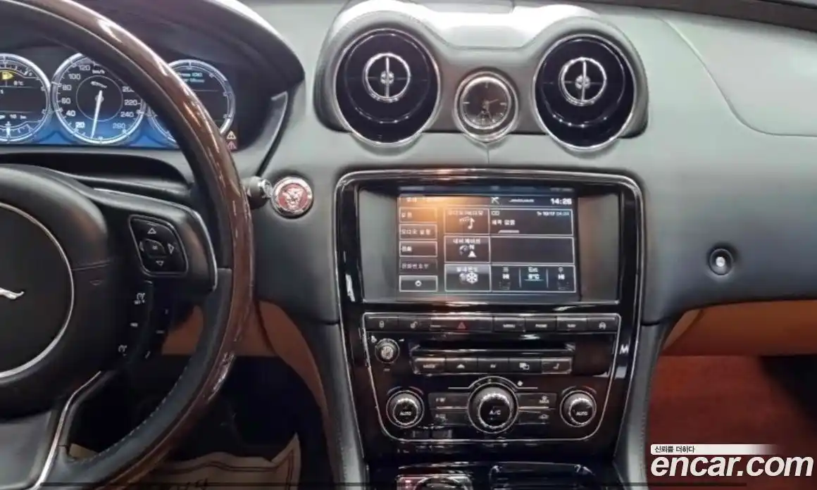 Jaguar XJ 2015 3.0 Автомат в Москве № 364900, фото 12