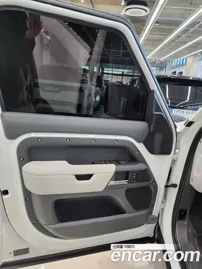 Land Rover Defender 2025 3.0 Автомат в Москве № 431608, миниатюра 10