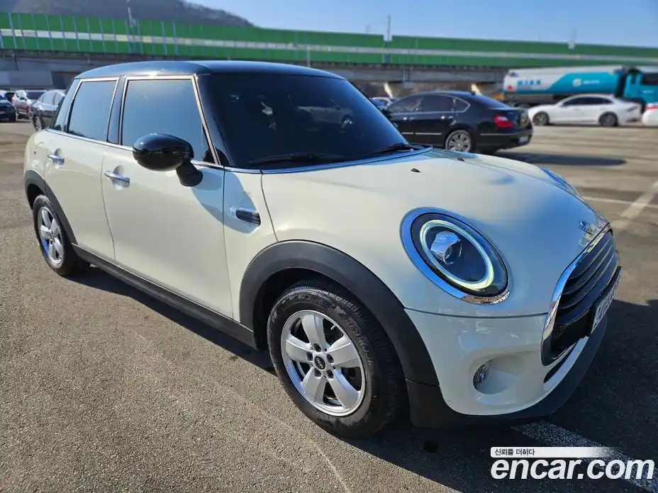 Mini Cooper 2021 1.5 Автомат в Москве № 457250, фото 15