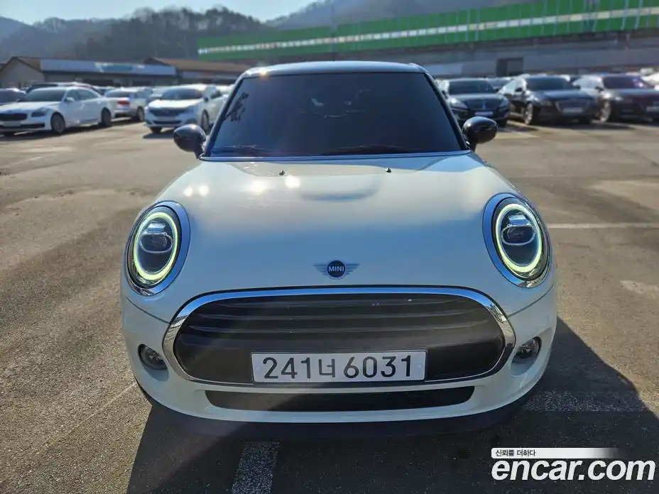Mini Cooper 2021 1.5 Автомат в Москве № 457250, фото 3