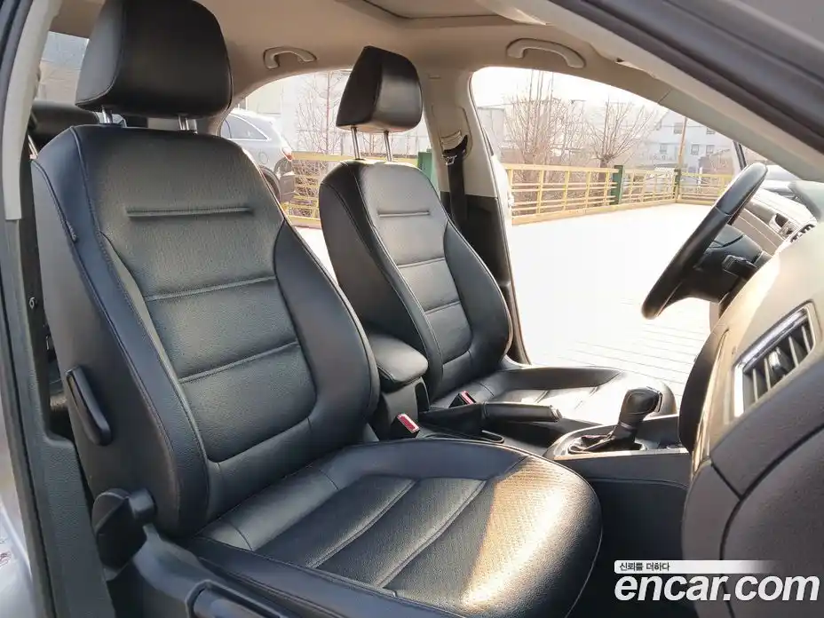 Volkswagen Jetta 2013 2.0 Автомат в Москве № 472543, фото 10