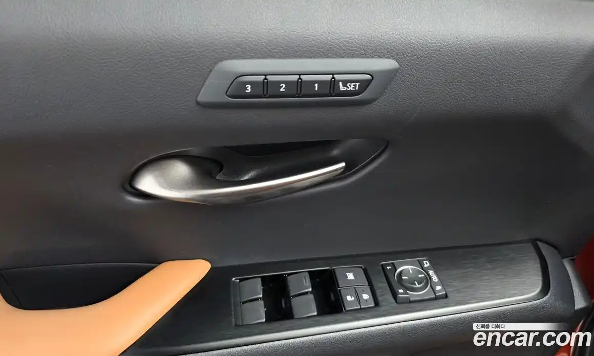 Lexus UX 2019 2.0 Автомат в Москве № 499614, фото 18