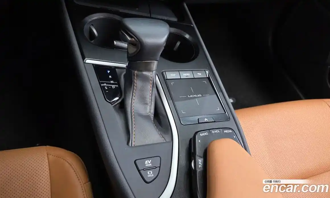 Lexus UX 2019 2.0 Автомат в Москве № 499614, фото 9