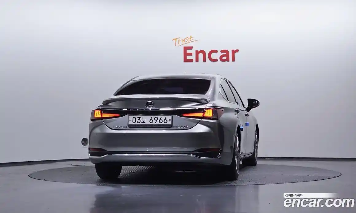 Lexus ES 2019 2.5 Автомат в Москве № 499685, фото 4