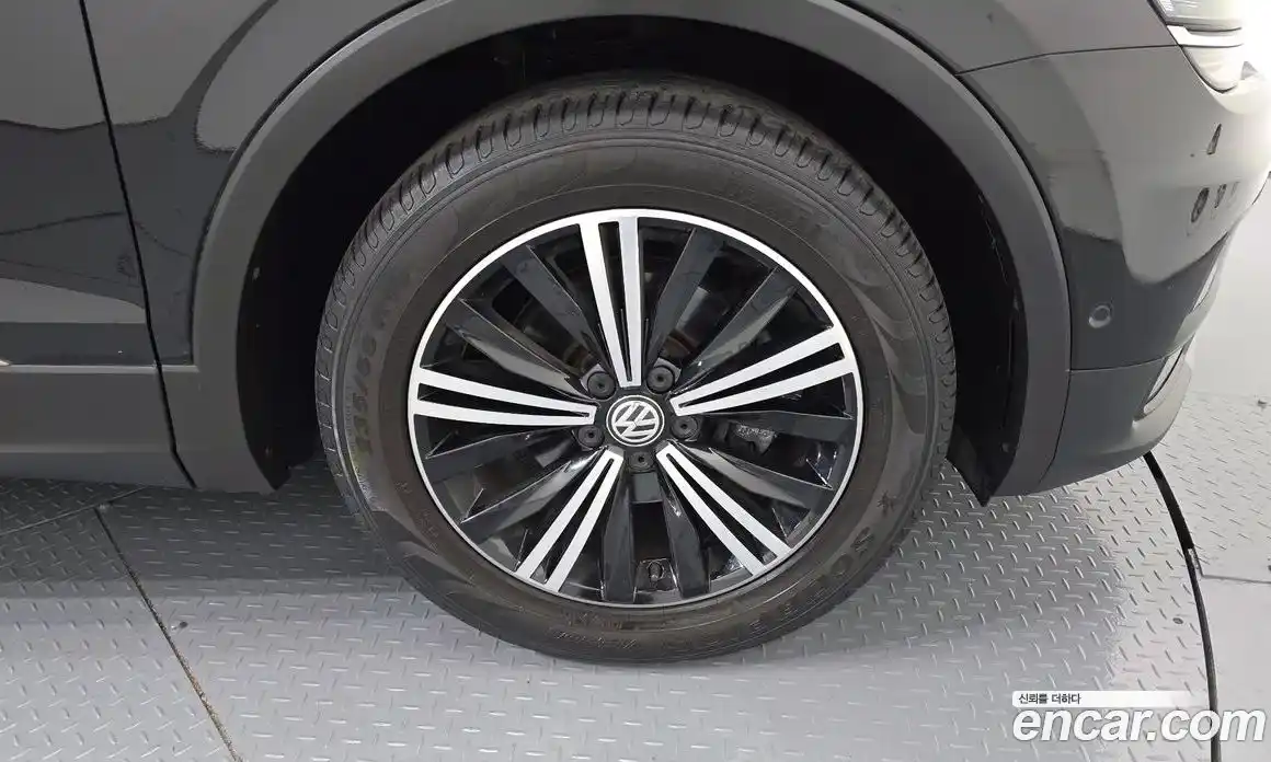 Volkswagen Tiguan 2020 2.0 Автомат в Москве № 499915, фото 5