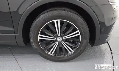 Volkswagen Tiguan 2020 2.0 Автомат в Москве № 499915, миниатюра 5