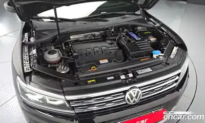 Volkswagen Tiguan 2020 2.0 Автомат в Москве № 499915, миниатюра 6