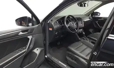 Volkswagen Tiguan 2020 2.0 Автомат в Москве № 499915, миниатюра 10