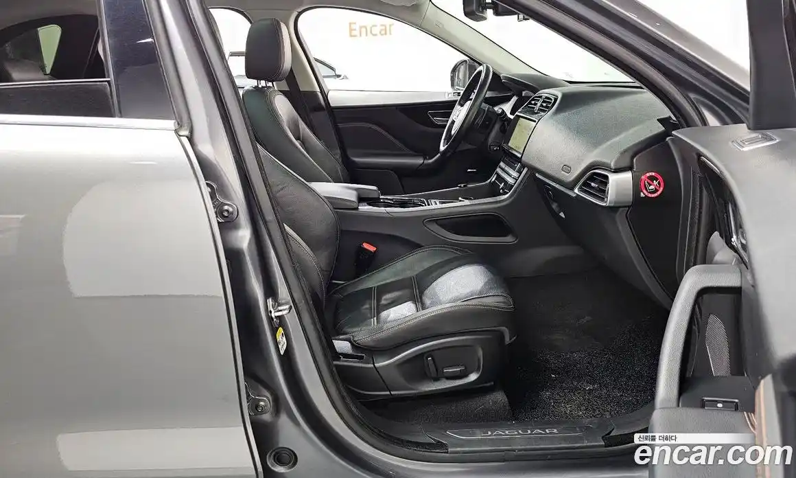 Jaguar F-Pace 2017 2.0 Автомат в Москве № 500234, фото 11