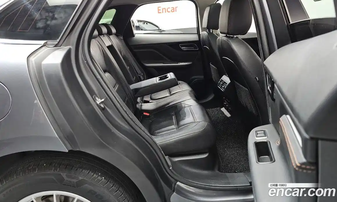 Jaguar F-Pace 2017 2.0 Автомат в Москве № 500234, фото 12