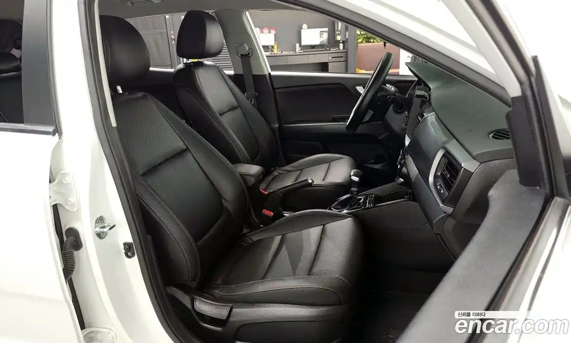 Kia Stonic 2020 1.4 Автомат в Москве № 519777, фото 10