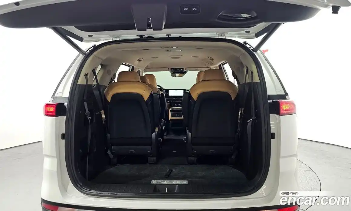 Kia Canival 2023 3.5 Автомат в Москве № 522669, фото 20