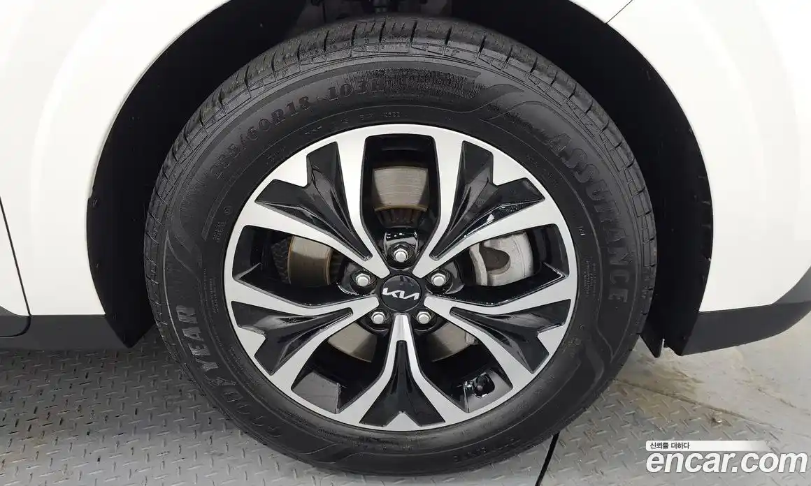 Kia Canival 2023 3.5 Автомат в Москве № 522669, фото 5