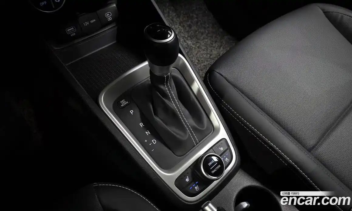 Hyundai Venue 2023 1.6 Автомат в Москве № 530061, фото 9