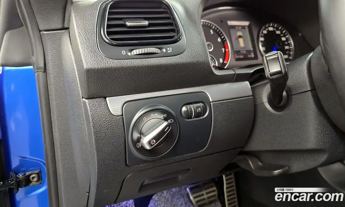 Volkswagen Scirocco 2013 2.0 Автомат в Москве № 533463, фото 16