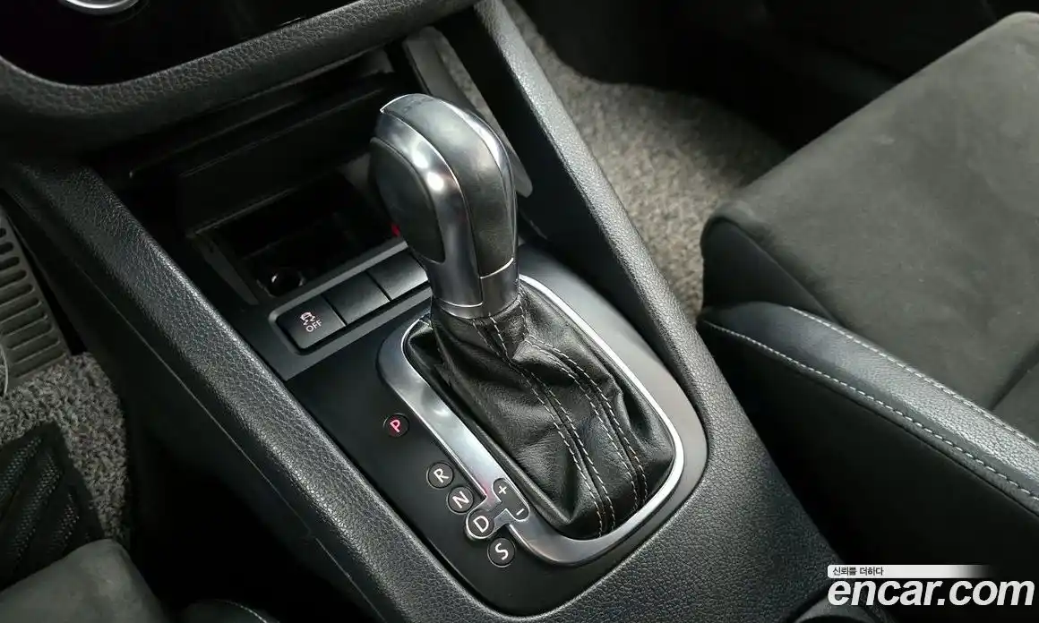 Volkswagen Scirocco 2013 2.0 Автомат в Москве № 533463, фото 9