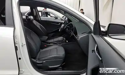 Kia Niro 2022 1.6 Автомат в Москве № 534417, миниатюра 11