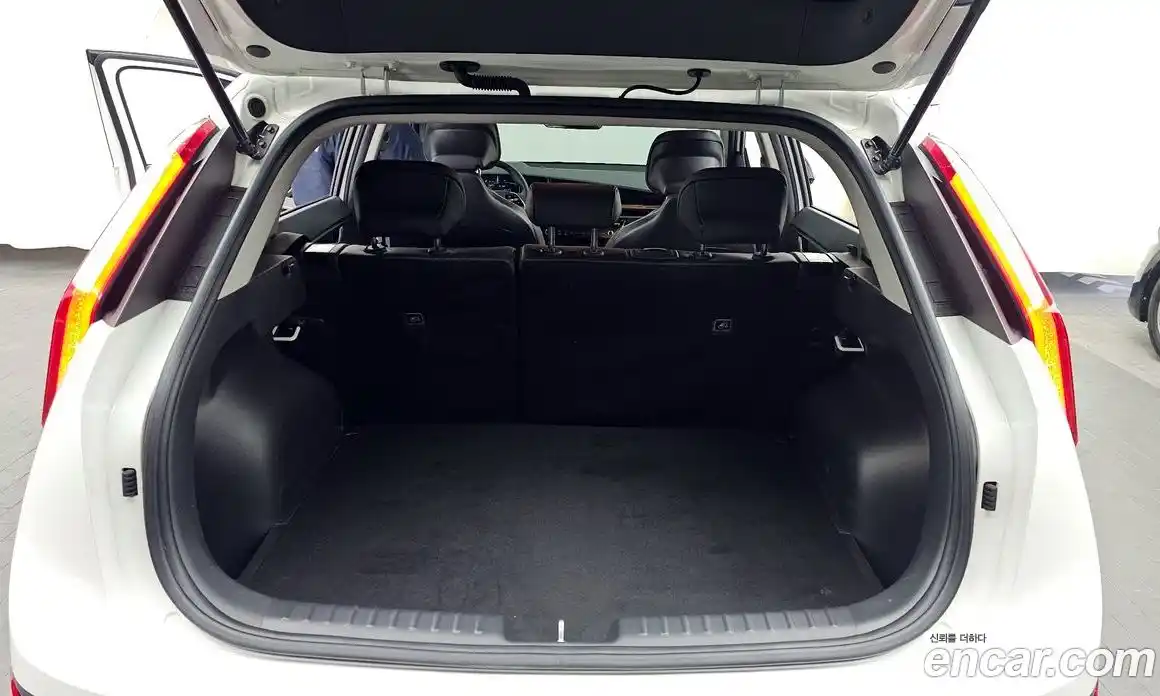 Kia Niro 2022 1.6 Автомат в Москве № 534417, фото 20