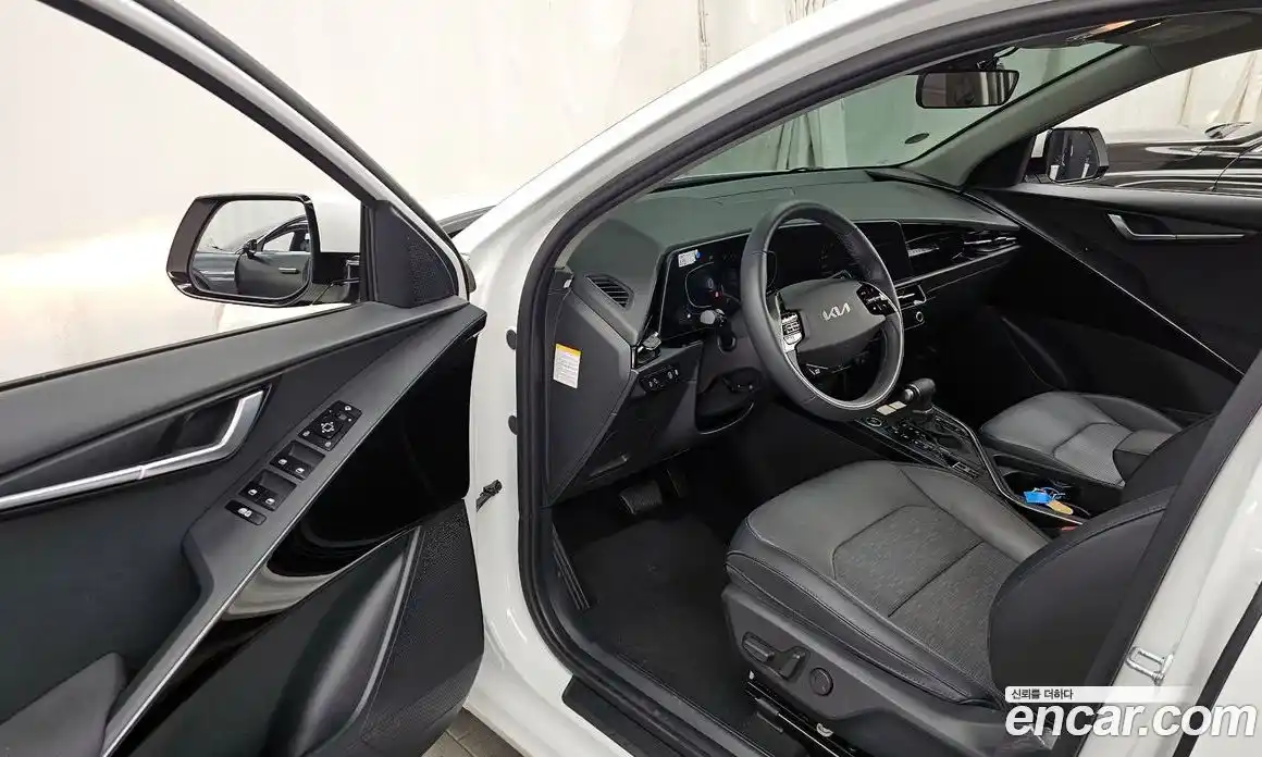 Kia Niro 2022 1.6 Автомат в Москве № 534417, фото 10