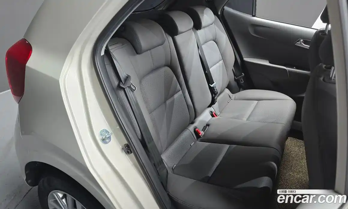 Kia Morning 2021 1.0 Автомат в Москве № 535303, фото 12