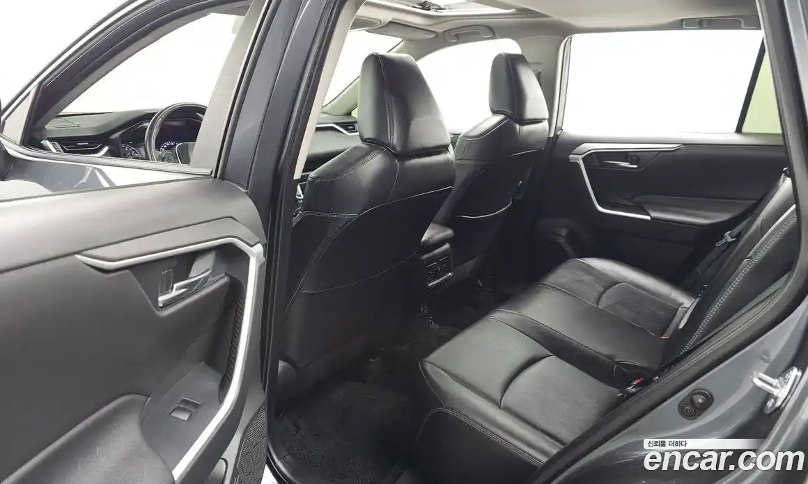 Toyota RAV4 2021 2.5 Автомат в Москве № 535660, фото 12