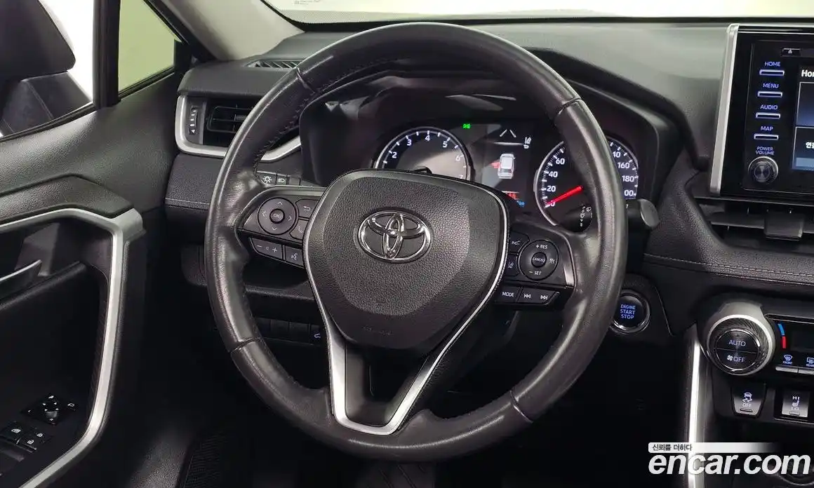 Toyota RAV4 2021 2.5 Автомат в Москве № 535660, фото 13