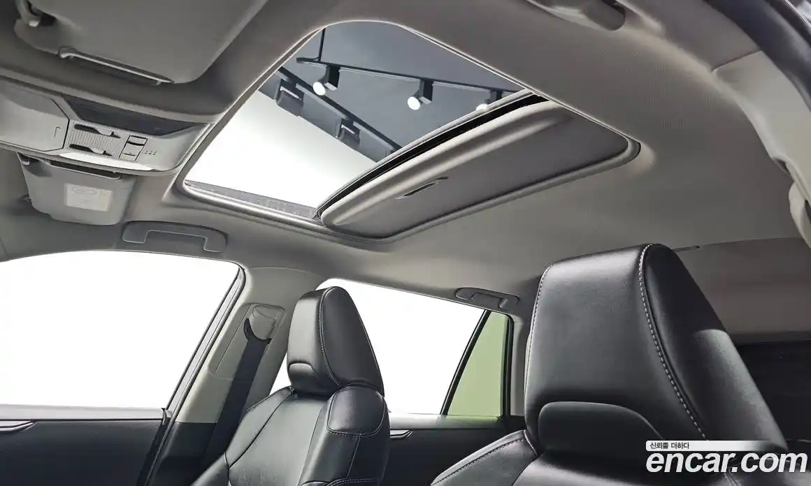 Toyota RAV4 2021 2.5 Автомат в Москве № 535660, фото 20