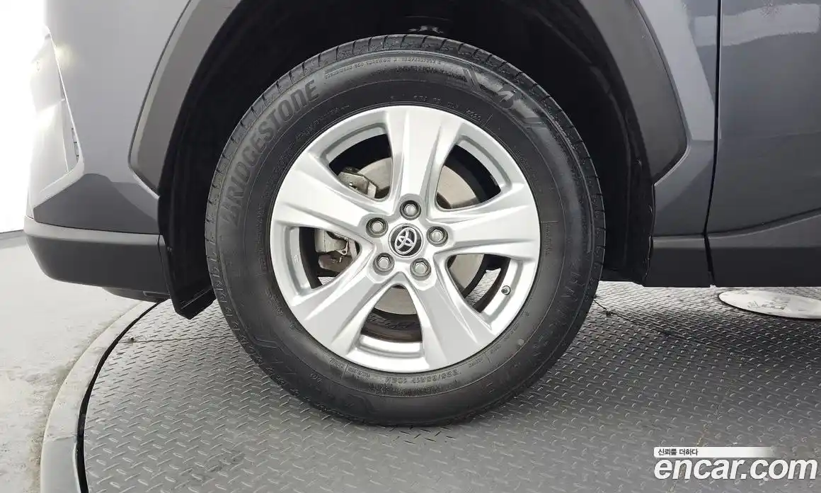 Toyota RAV4 2021 2.5 Автомат в Москве № 535660, фото 5