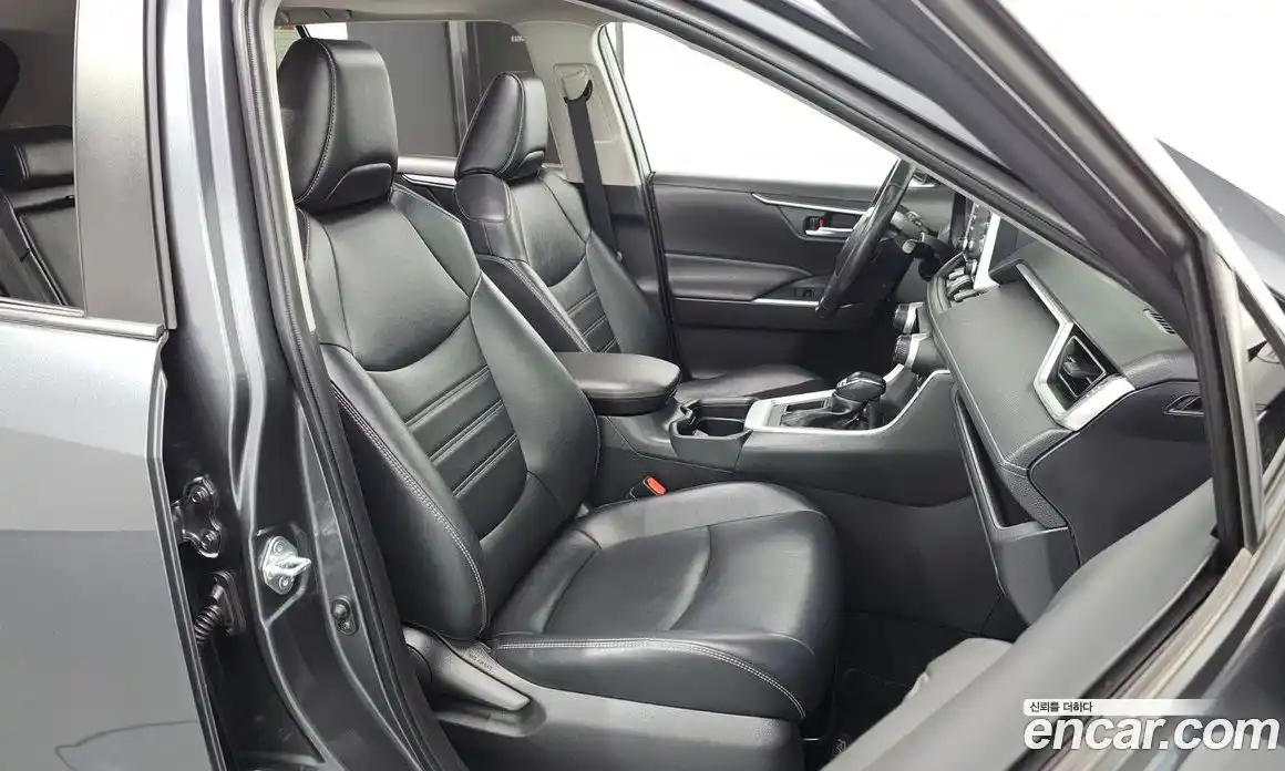 Toyota RAV4 2021 2.5 Автомат в Москве № 535660, фото 10