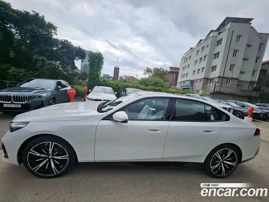 BMW 5-Series 2026 2.0 Автомат в Москве № 537552, фото 3