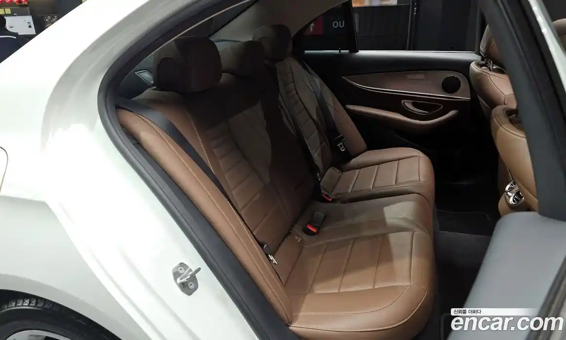 Mercedes-Benz E-Class 2018 2.0 Автомат в Москве № 542187, фото 12