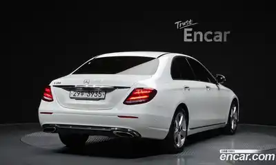 Mercedes-Benz E-Class 2018 2.0 Автомат в Москве № 542187, миниатюра 2