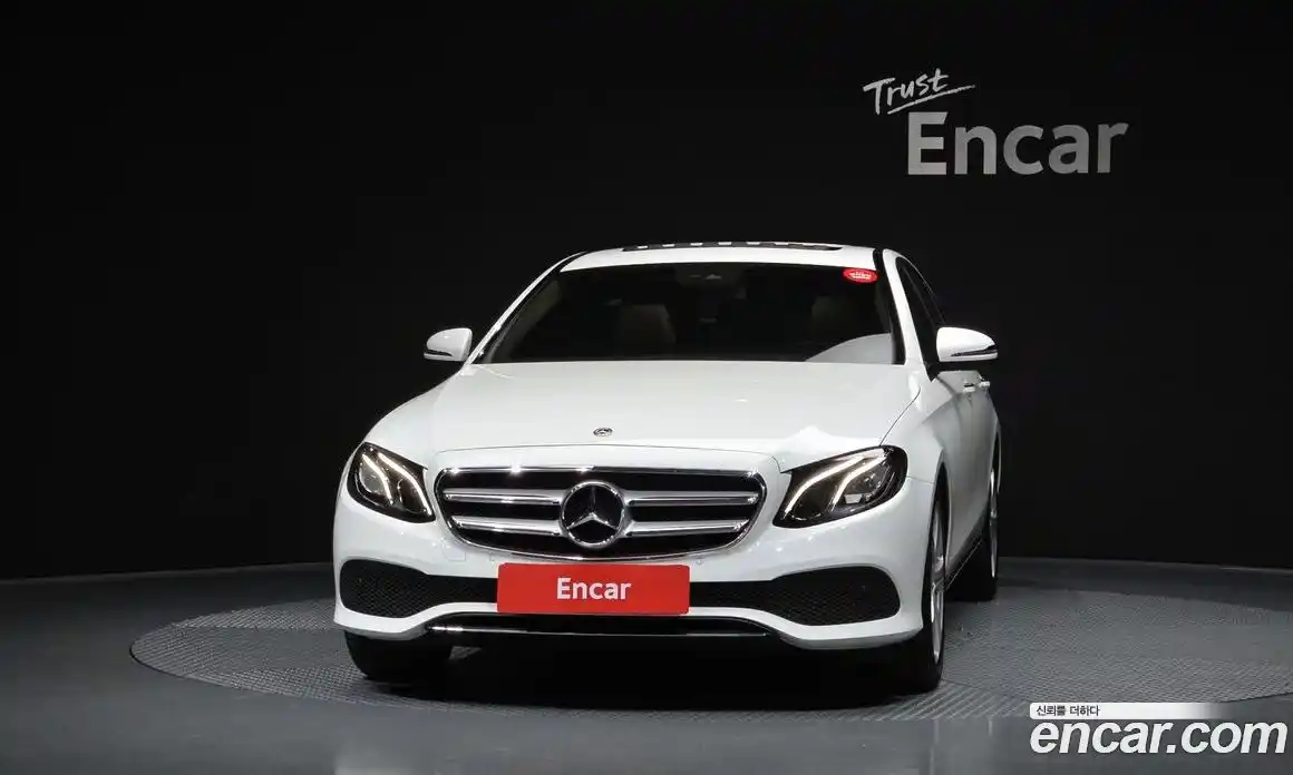 Mercedes-Benz E-Class 2018 2.0 Автомат в Москве № 542187, фото 3