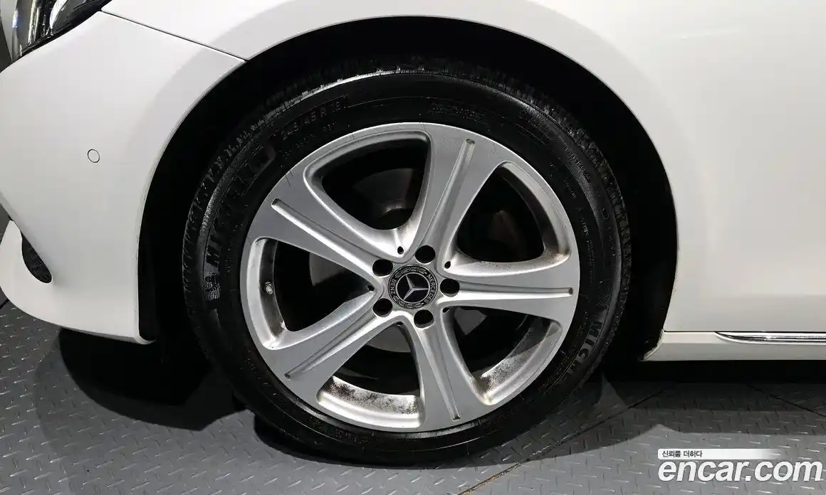 Mercedes-Benz E-Class 2018 2.0 Автомат в Москве № 542187, фото 5