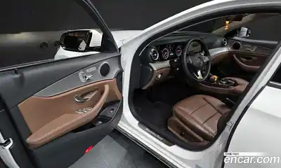 Mercedes-Benz E-Class 2018 2.0 Автомат в Москве № 542187, миниатюра 10